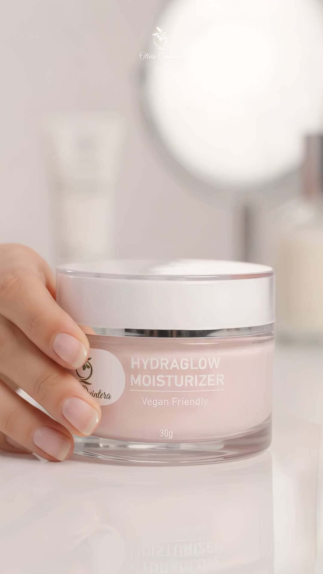 Hydraglow Moisturizer, lifestyle photo